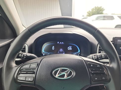 Used 2024 Hyundai Venue SEL FWD image 21