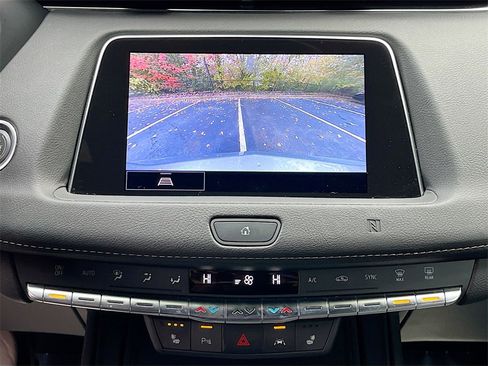 Certified 2021 Cadillac XT4 Luxury w/ Cold Weather Package image 12