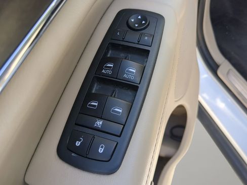 Used 2018 Jeep Grand Cherokee Limited image 47