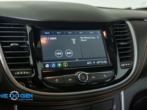 Used 2019 Chevrolet Trax LT w/ LT Convenience Package FWD image 18