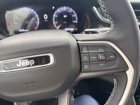 Used 2024 Jeep Grand Cherokee Limited image 12