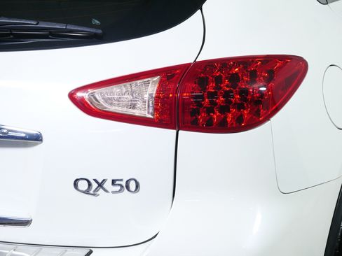 Used 2017 INFINITI QX50 AWD w/ Premium Plus Package image 17