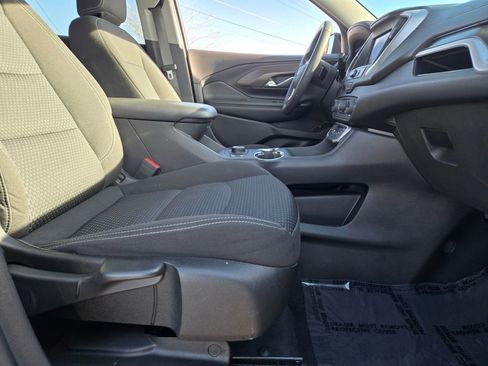 Used 2023 GMC Terrain SLE w/ Driver Convenience Package image 16