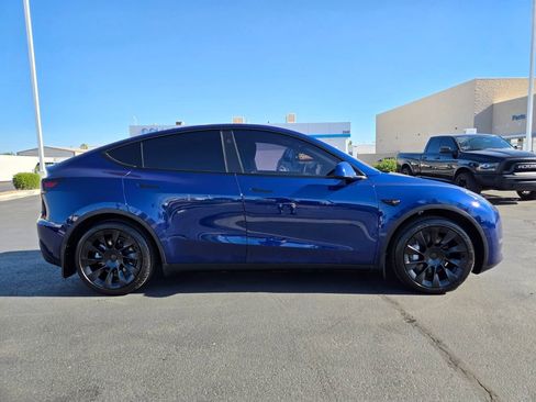 Used 2024 Tesla Model Y 2WD image 7