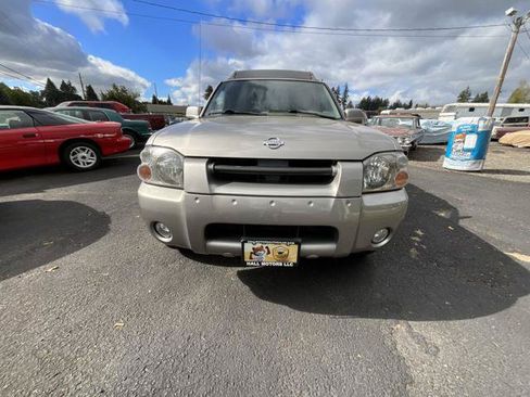 Used 2001 Nissan Frontier SE AWD/4WD image 2