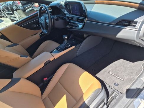 Used 2025 Lexus ES 300h w/ Premium Package FWD image 22