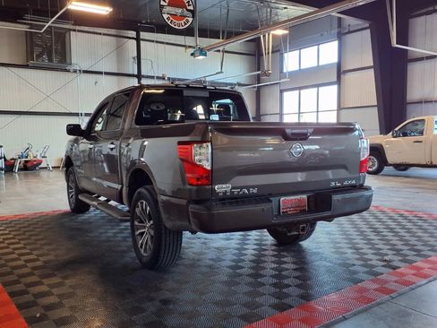 Used 2017 Nissan Titan SL AWD/4WD image 4