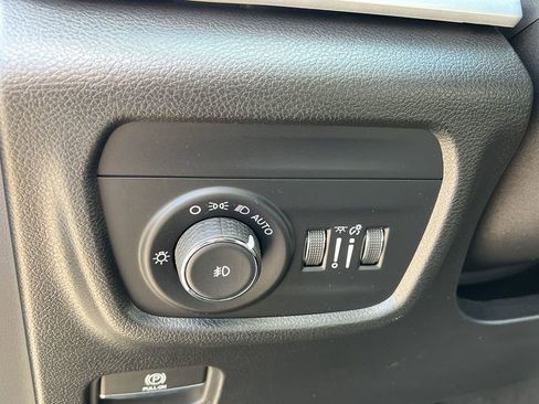 Used 2024 Jeep Grand Cherokee Limited w/ Luxury Tech Group II image 15