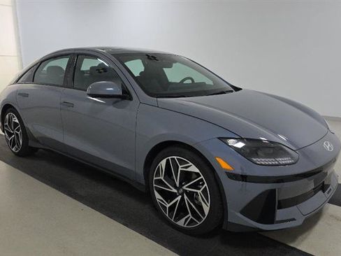 Used 2025 Hyundai Ioniq 6 Limited RWD image 3