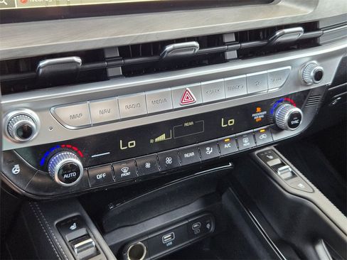 Used 2023 Kia Telluride EX X-Line image 17