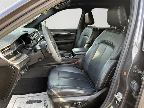 Used 2022 Jeep Grand Cherokee Overland image 24