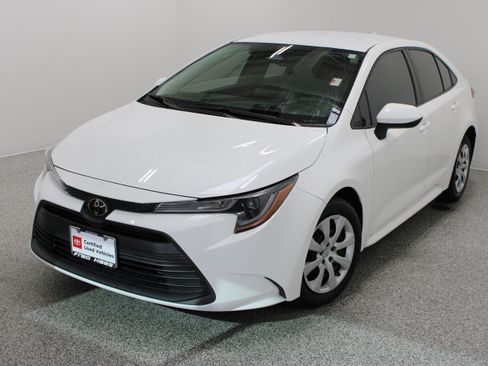 Used 2023 Toyota Corolla LE FWD image 2