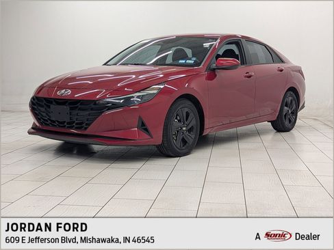 Used 2023 Hyundai Elantra SEL image 1