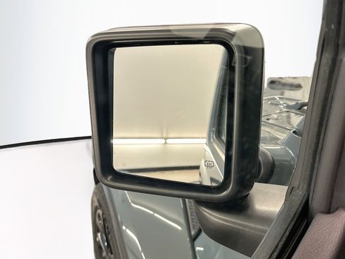 Used 2025 Jeep Wrangler Sahara image 16