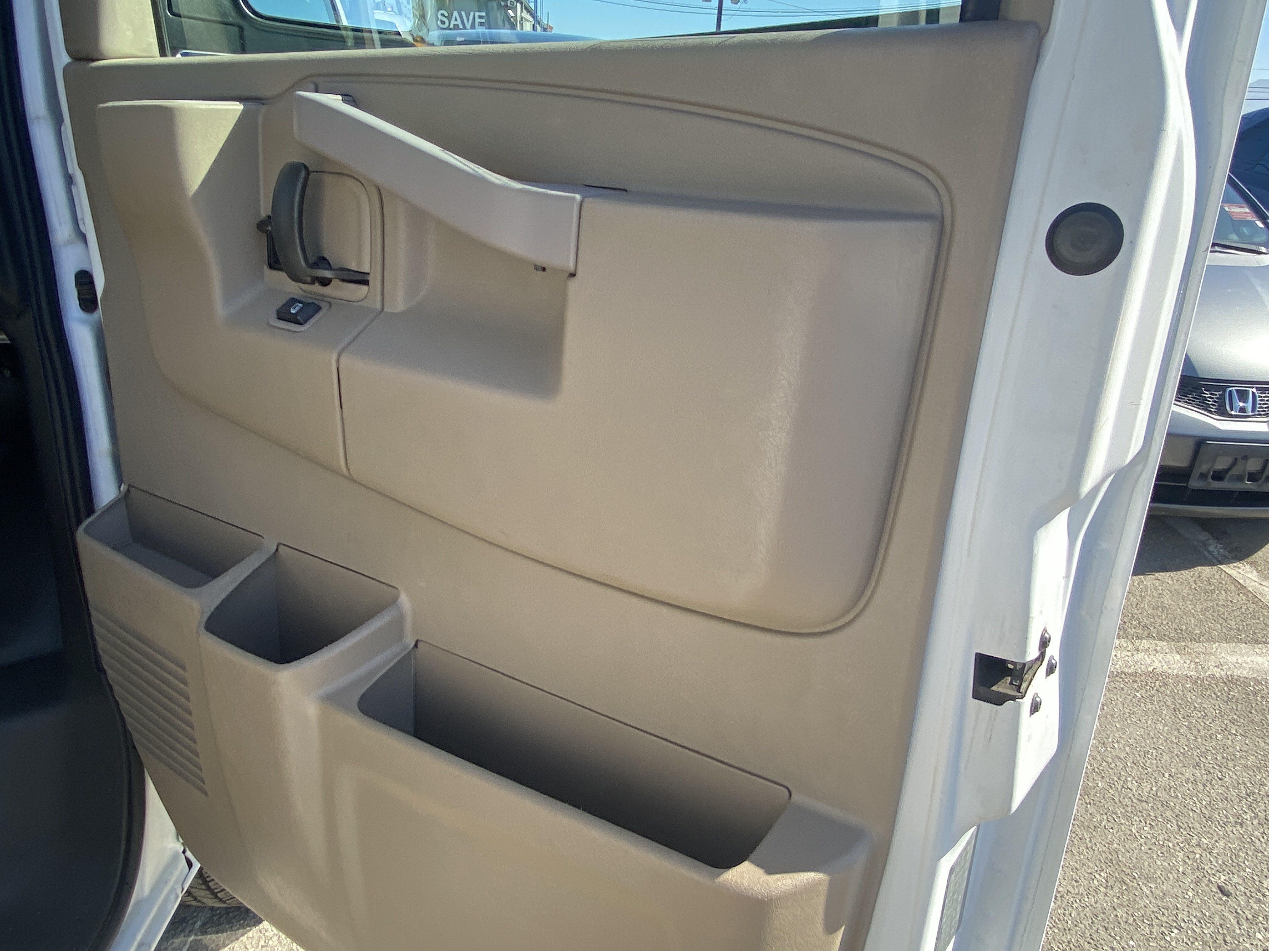 Used 2017 Chevrolet Express 2500 RWD image 22