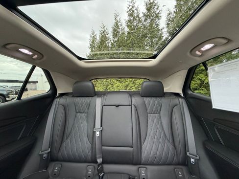 Used 2023 Buick Envision Avenir AWD/4WD image 3