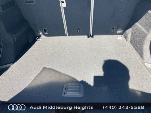 Used 2025 Audi Q5 Premium w/ Convenience Package image 31