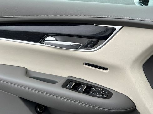 Used 2020 Cadillac XT6 Premium Luxury w/ LPO, Floor Liner Package image 34