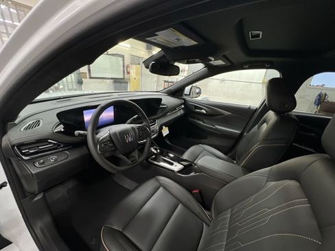 New 2025 Buick Envista Avenir image 10