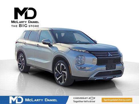 Used 2024 Mitsubishi Outlander SE image 1