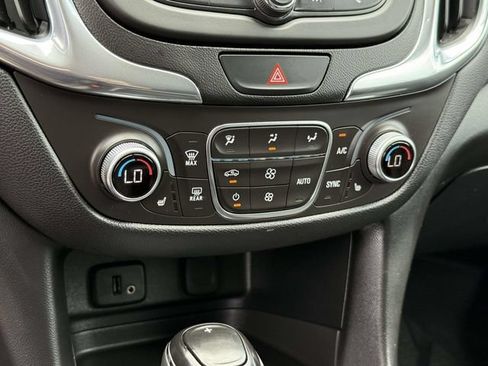 Certified 2018 Chevrolet Equinox LT FWD image 17