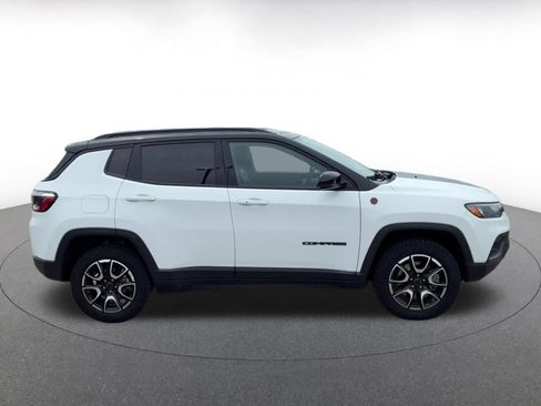 Used 2025 Jeep Compass Trailhawk AWD/4WD image 13