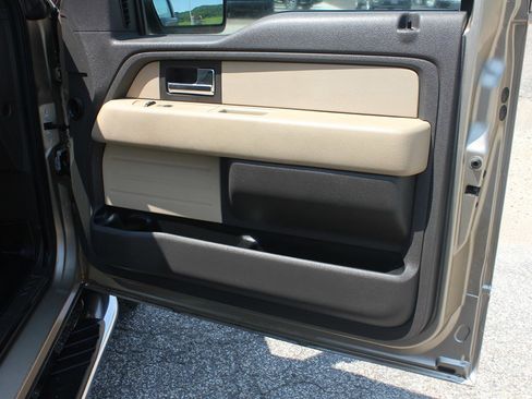 Used 2012 Ford F150 XLT w/ XTR Pkg image 32