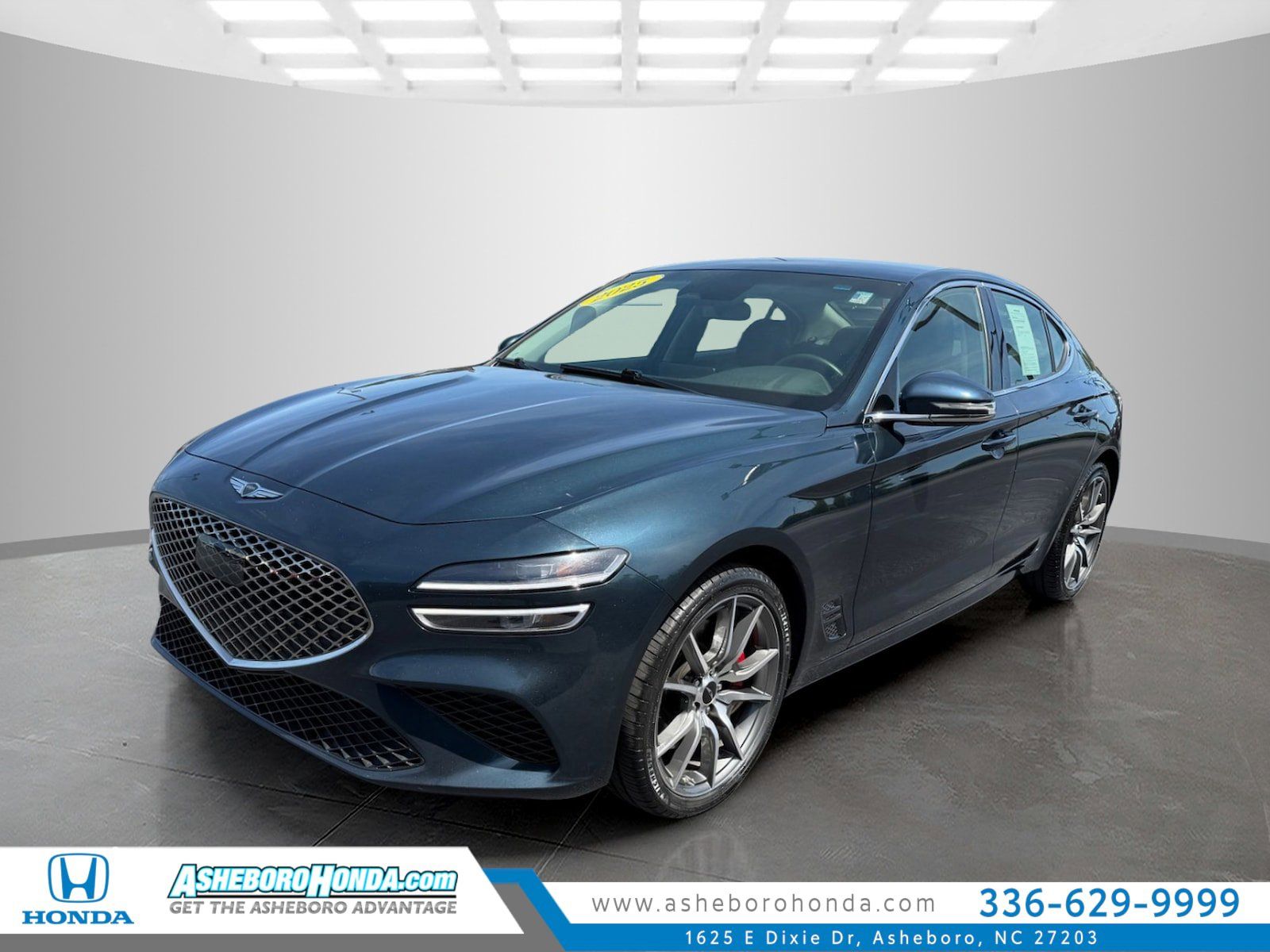 Used 2025 Genesis G70 2.5T RWD image 1