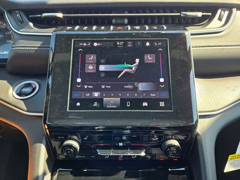 New 2025 Jeep Grand Cherokee Altitude AWD/4WD image 21