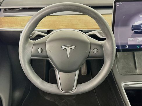 Used 2025 Tesla Model Y Long Range RWD image 17
