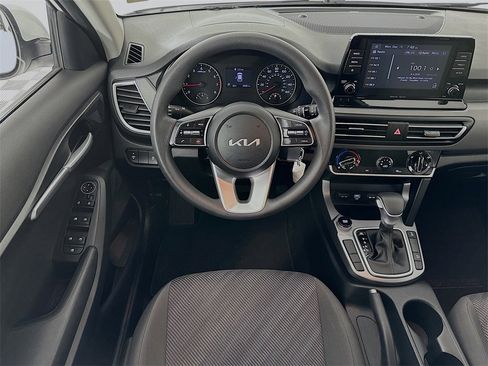 Used 2023 Kia Seltos LX image 11