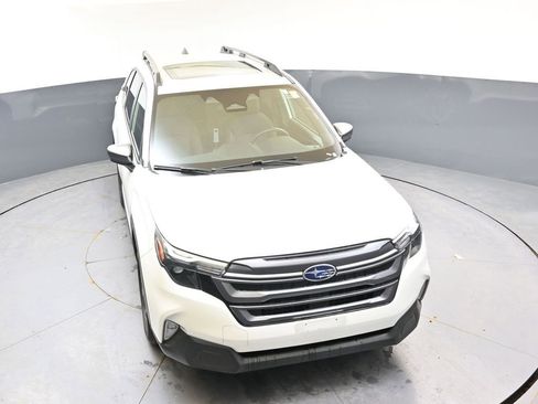 Certified 2025 Subaru Forester Premium AWD/4WD image 43