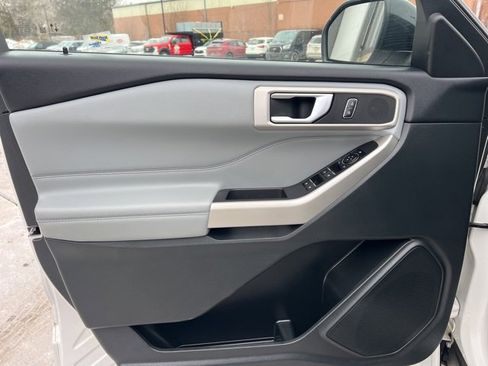 Used 2022 Ford Explorer XLT w/ Equipment Group 202A image 22