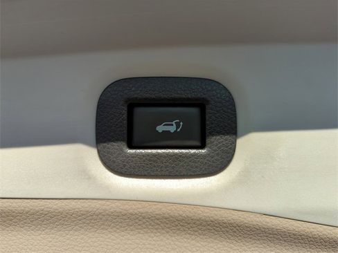 Used 2017 Nissan Rogue SL image 17