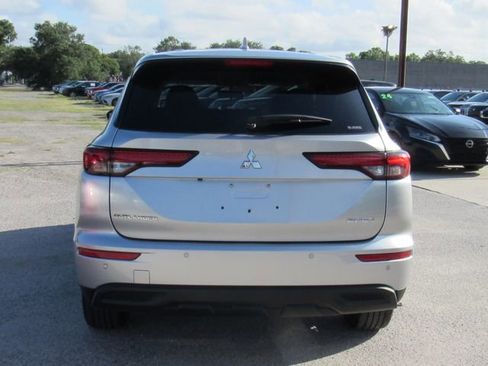 New 2025 Mitsubishi Outlander ES AWD/4WD image 4