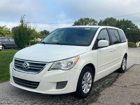 Used 2012 Volkswagen Routan SE FWD image 1