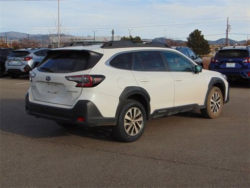 Used 2024 Subaru Outback Premium image 4