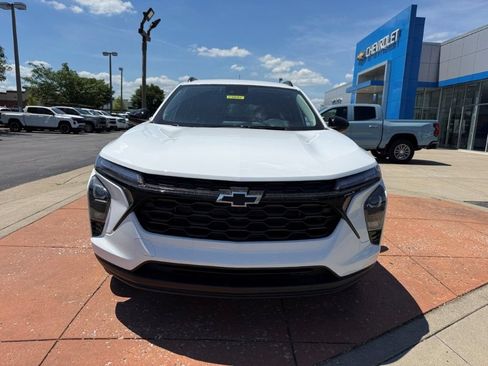 New 2026 Chevrolet Trax LT w/ Driver Confidence Package FWD image 2