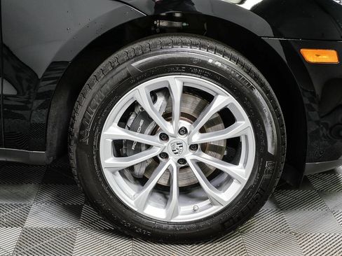 Certified 2025 Porsche Macan image 40