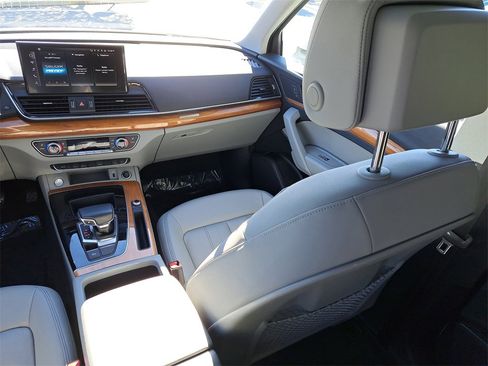 Used 2022 Audi Q5 2.0T Premium w/ Convenience Package image 25