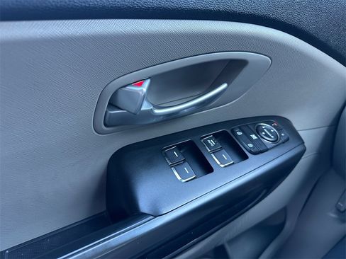 Used 2019 Kia Sedona EX image 11