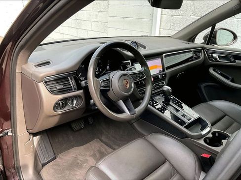 Certified 2023 Porsche Macan AWD/4WD image 4