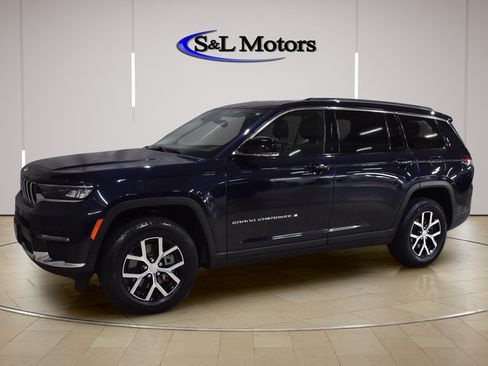 Used 2023 Jeep Grand Cherokee L Limited w/ Trailer Tow Group (B) AWD/4WD image 3