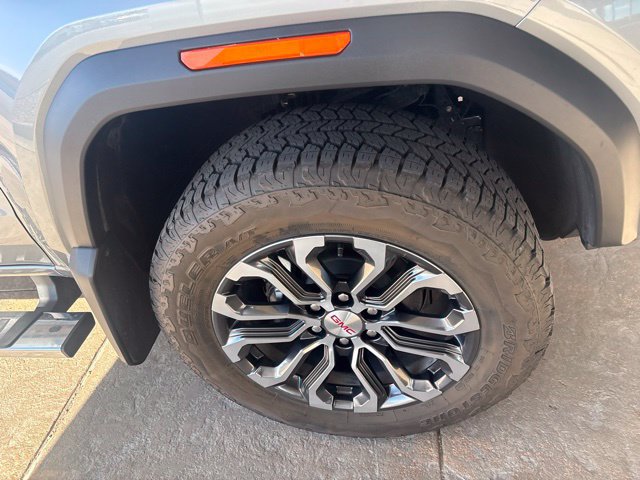 Used 2025 GMC Canyon Denali AWD/4WD image 9