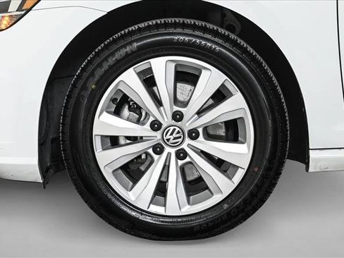 Used 2021 Volkswagen Golf 4-Door image 23