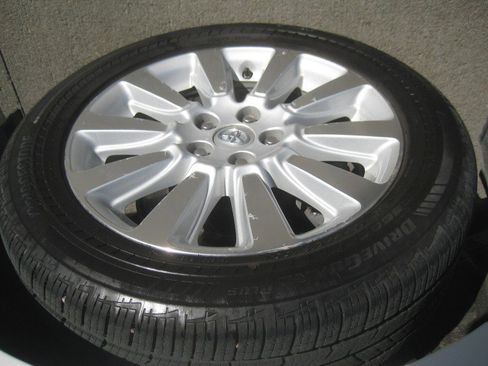 Used 2015 Toyota Sienna Limited Premium image 9