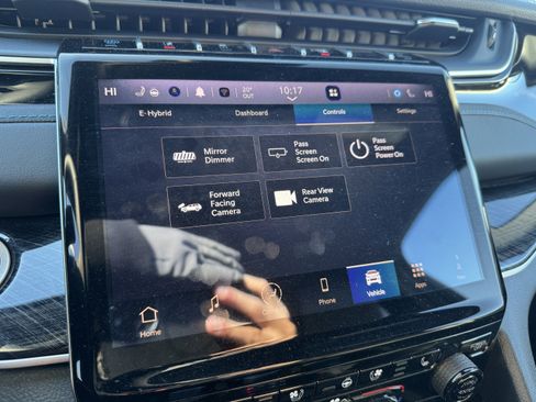 Used 2024 Jeep Grand Cherokee Trailhawk image 25