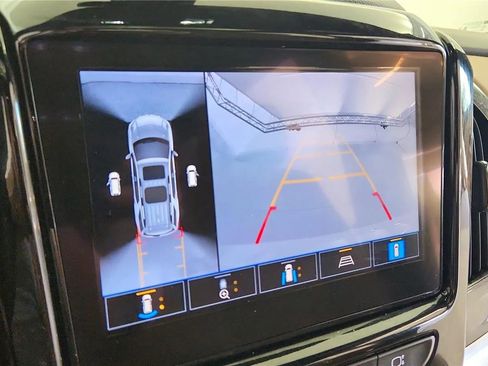 Used 2023 Chevrolet Traverse Premier FWD image 30