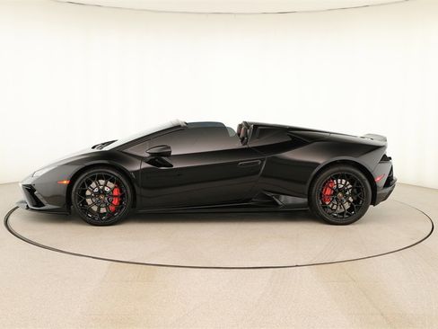 Used 2022 Lamborghini Huracan EVO image 2