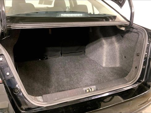 Used 2025 Nissan Versa SV w/ Trunk Package FWD image 4